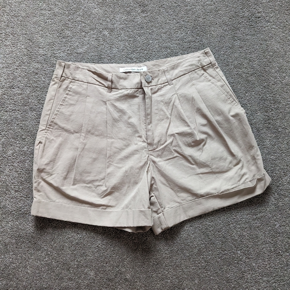 Calvin Klein Jeans pleated shorts tan color size 27 NEW